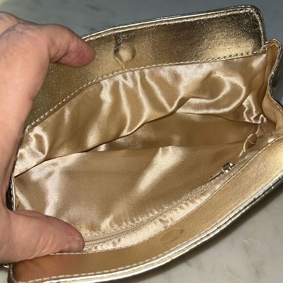 new Poppie Jones shimmer gold magnetic clasp clutch make up bag - Picture 3 of 5